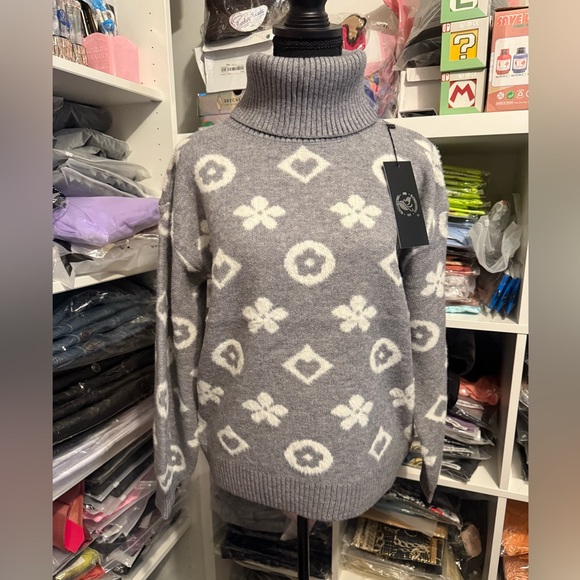 Gray and White Sweater by S. Christina Collection - Picture 1 of 4